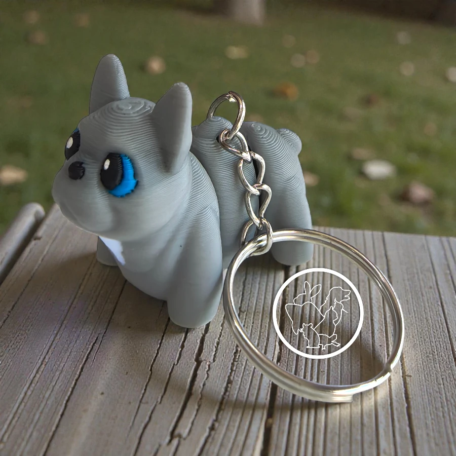 Llavero 3D de bulldog frances articulado gris pechito blanco